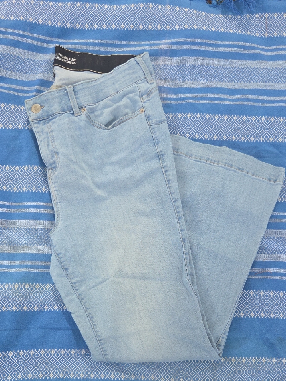 torrid, 20R || 'Bombshell Flare' Jeans || Light Blue Wash